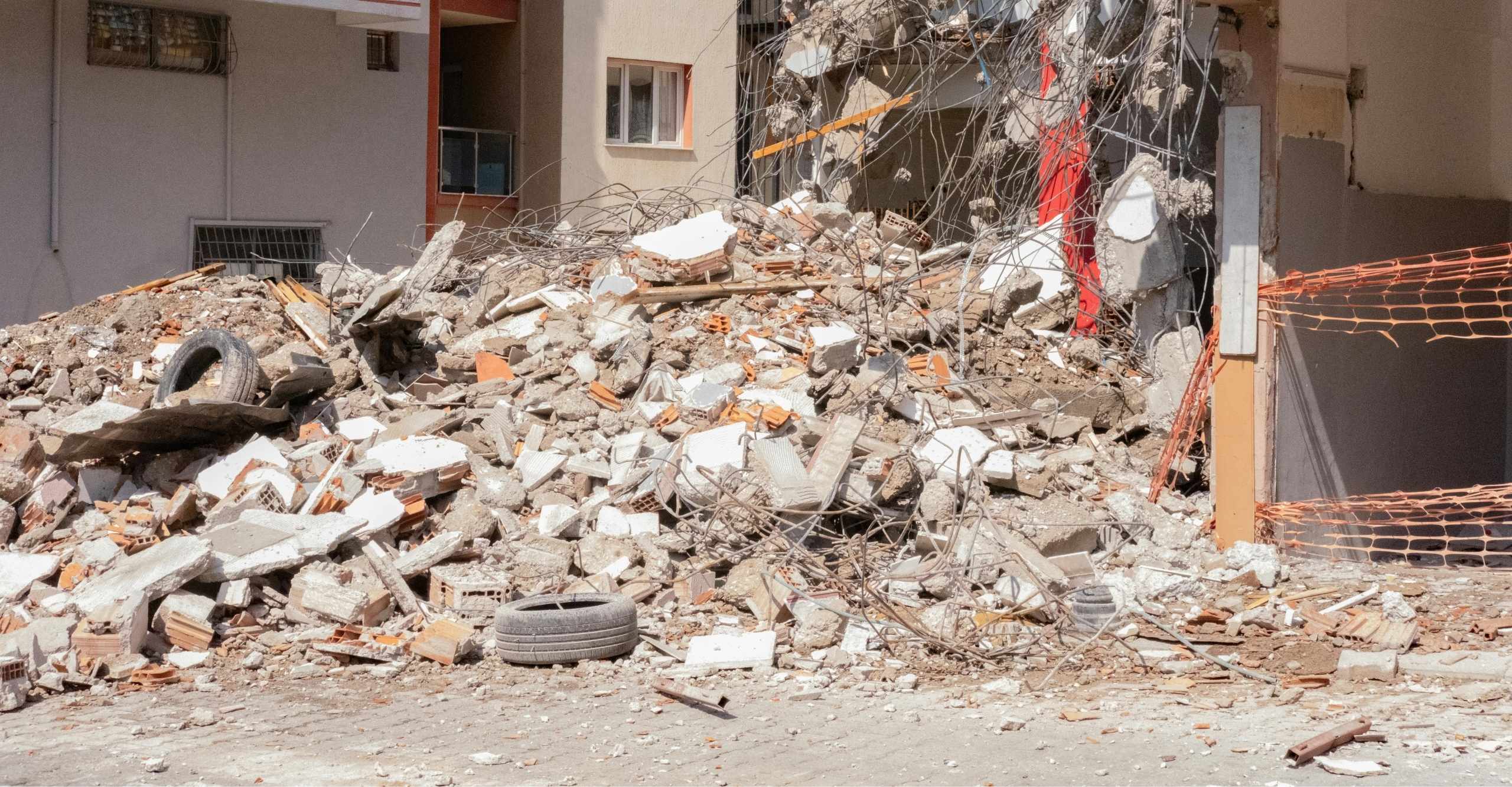 Rubble and debris lie in heaps after a large earthquake